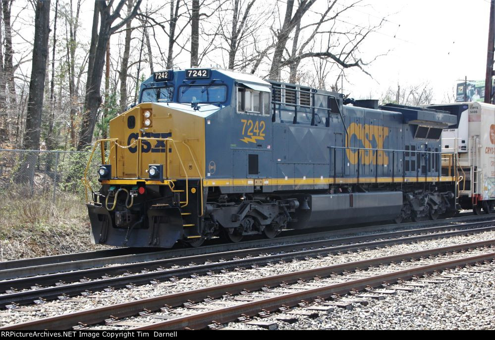 CSX 7242 leads Q404